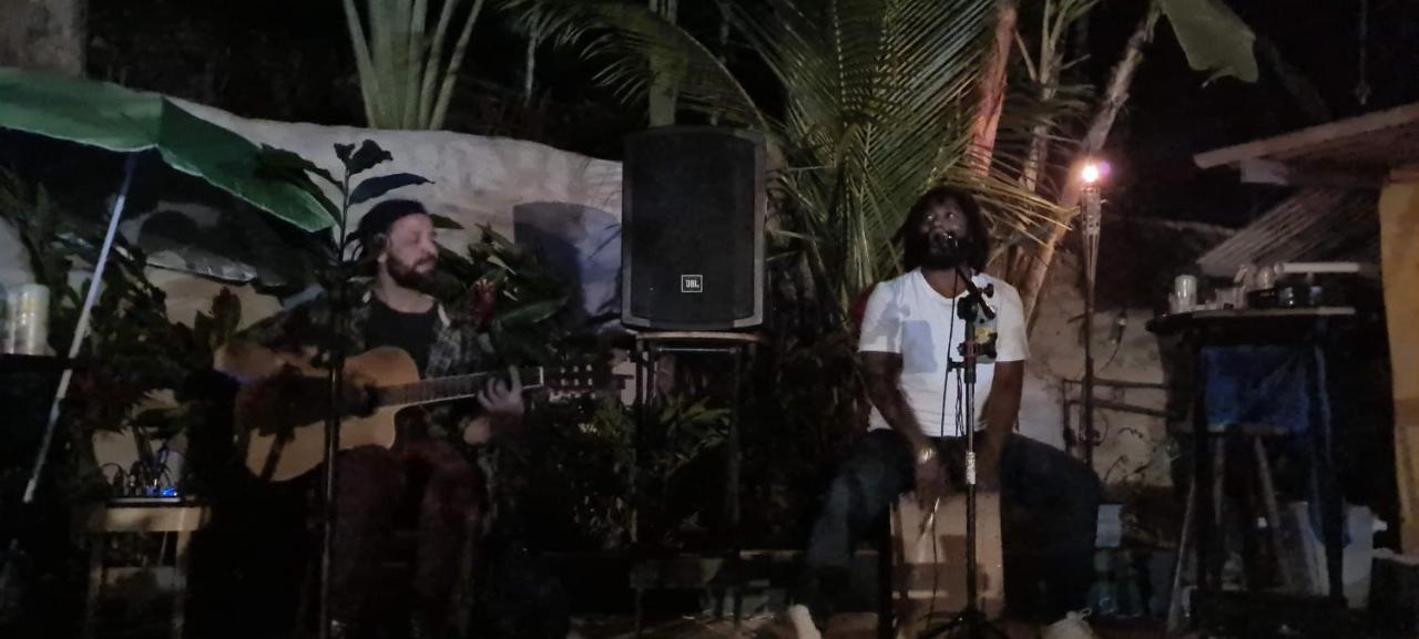 Sintonia Surf Hostel E Bar Убатуба Екстер'єр фото